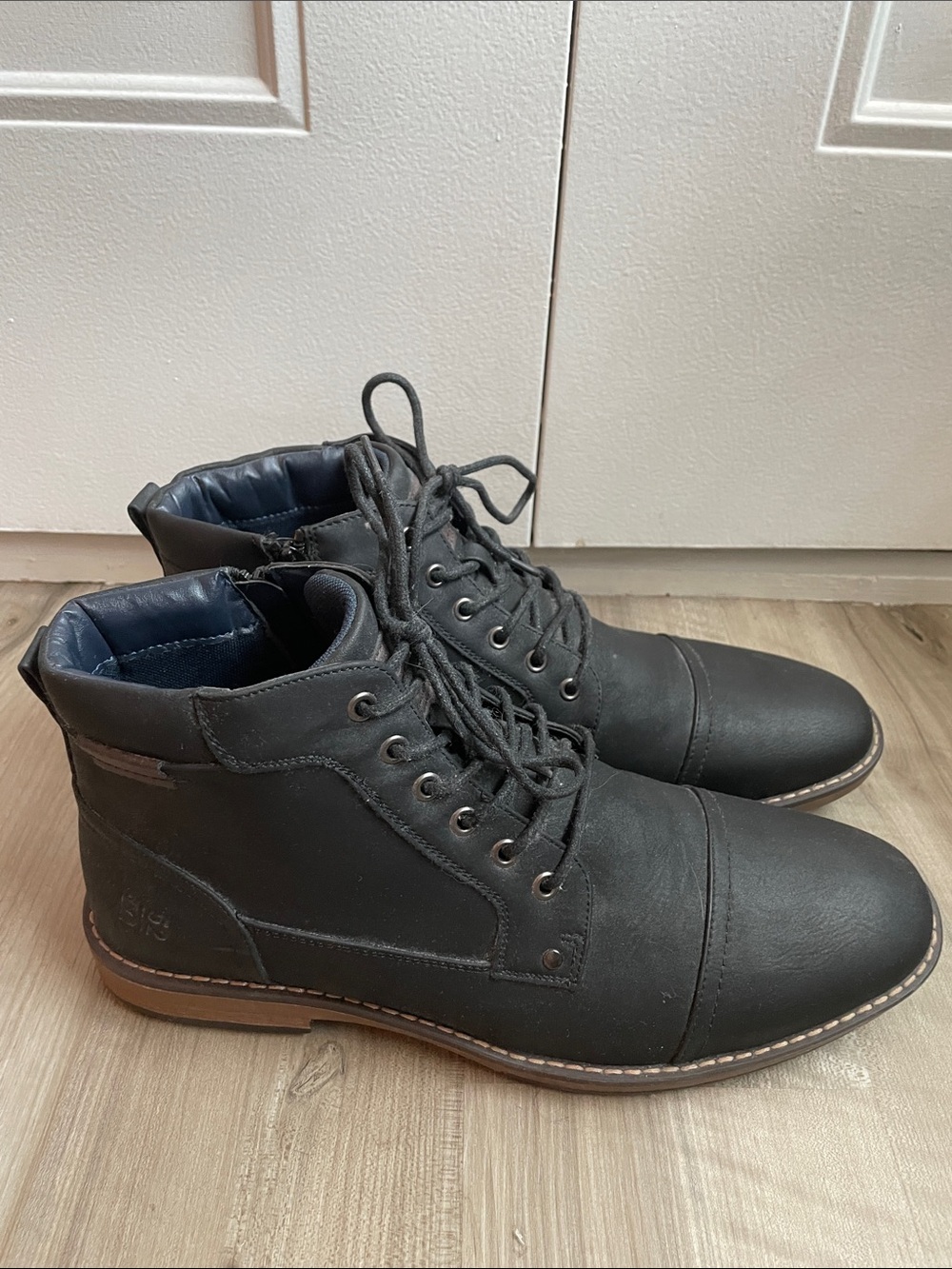 Men's Black Chukka Lace-Up Boots